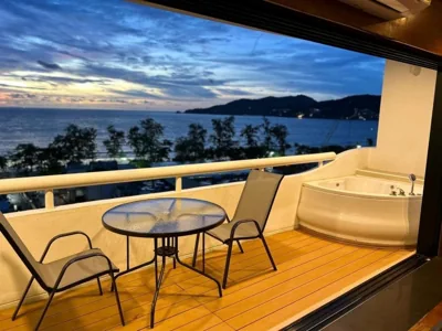 발코니와 바다 전망이 있는 침실 2개 아파트 — Patong Tower Holiday Rentals