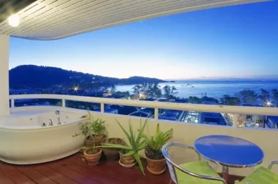 발코니와 바다 전망이 있는 침실 2개 아파트 — Patong Tower Holiday Rentals