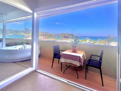 발코니와 바다 전망이 있는 침실 2개 아파트 — Patong Tower Holiday Rentals